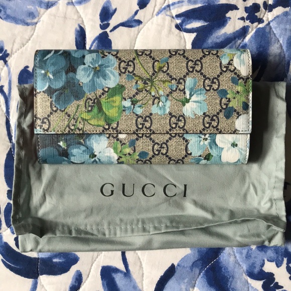 Gucci Handbags - Gucci Blooms Wallet
